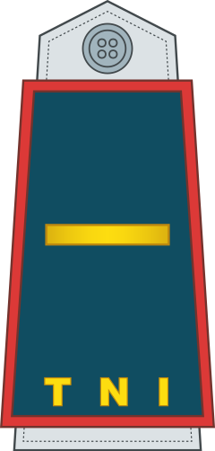 Letnan Dua shoulder/sleeve insignia