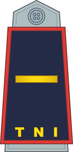 Letnan Dua shoulder/sleeve insignia